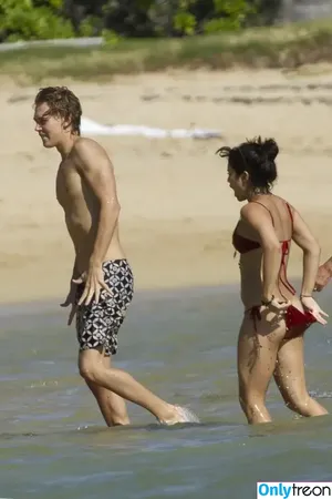 Vanessa Hudgens / VanessaHudgens фото голая #0461