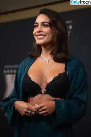Vanessa Hudgens / VanessaHudgens фото голая #0490
