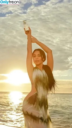 Vanessa Hudgens / VanessaHudgens фото голая #0511