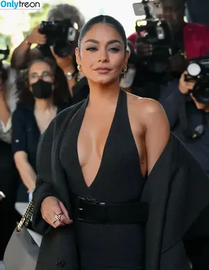 Vanessa Hudgens / VanessaHudgens фото голая #0730