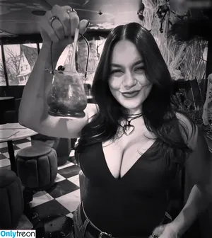 Vanessa Hudgens / VanessaHudgens фото голая #0754