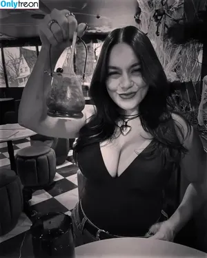 Vanessa Hudgens / VanessaHudgens фото голая #0759