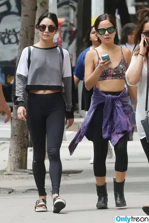 Vanessa Hudgens / VanessaHudgens фото голая #0767