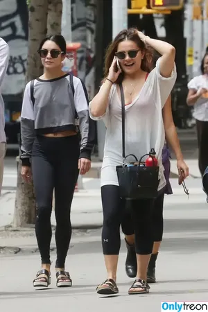 Vanessa Hudgens / VanessaHudgens фото голая #0768