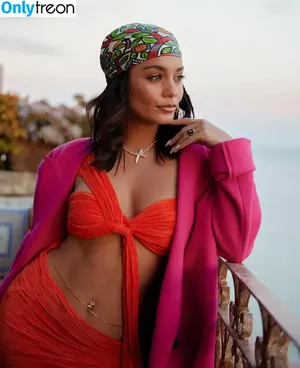 Vanessa Hudgens / VanessaHudgens фото голая #0817