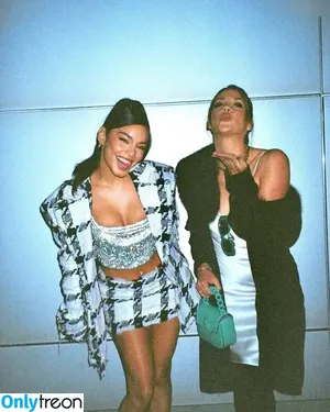 Vanessa Hudgens / VanessaHudgens фото голая #0826