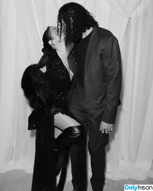 Vanessa Hudgens / VanessaHudgens фото голая #0860