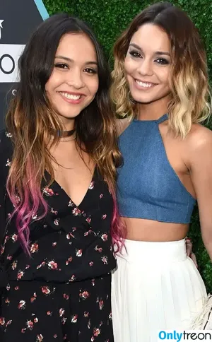 Vanessa Hudgens / VanessaHudgens фото голая #0916