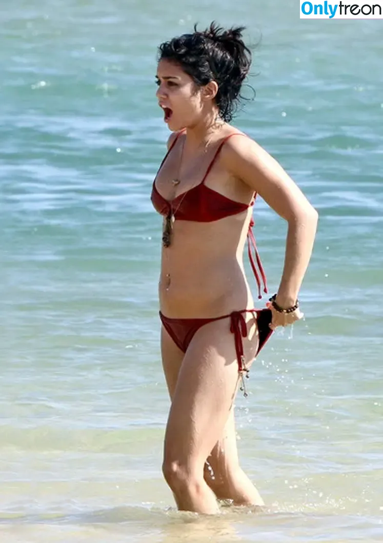 Vanessa Hudgens nude photo #0272 (VanessaHudgens)