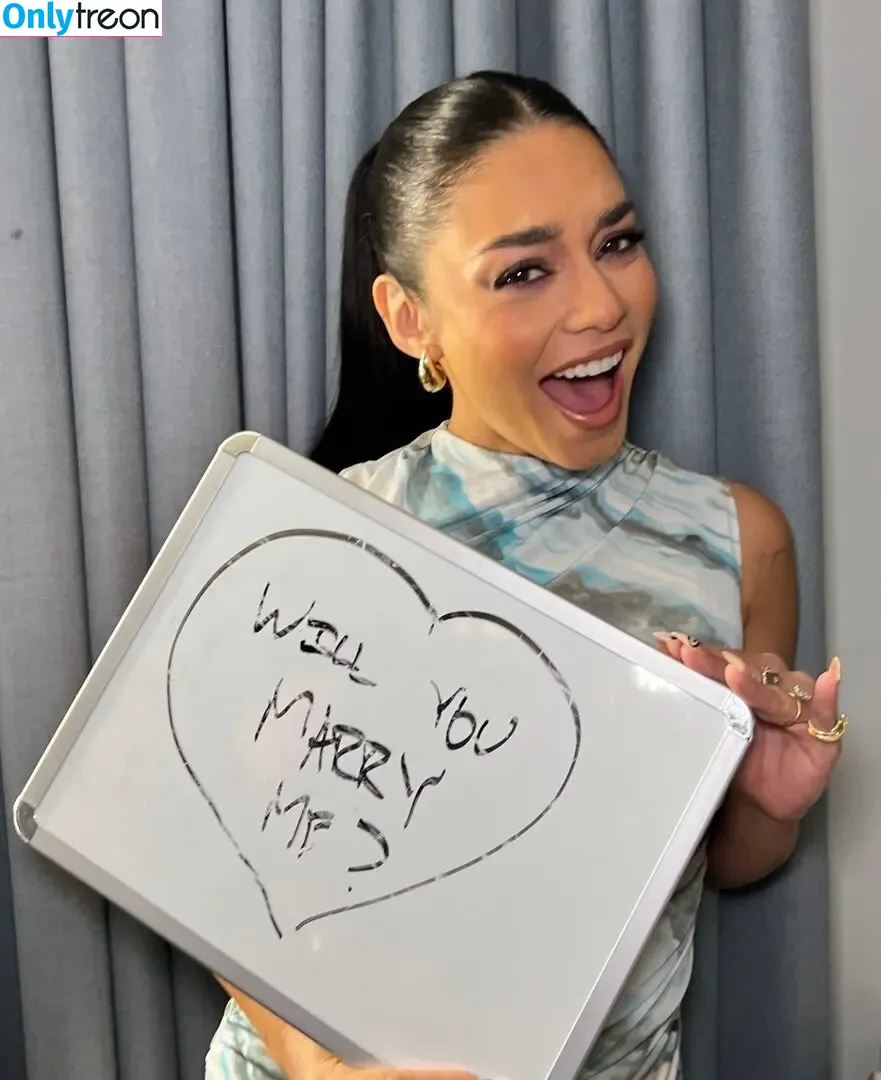Vanessa Hudgens nude photo #0275 (VanessaHudgens)