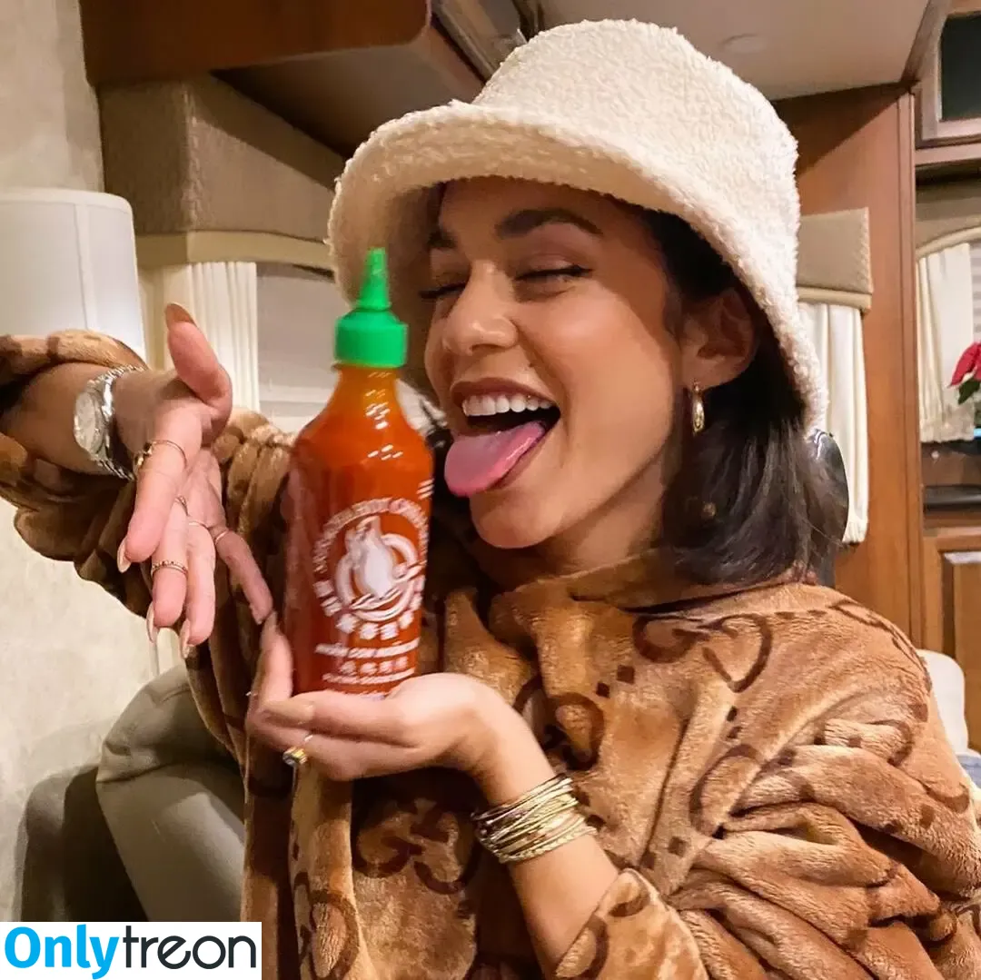 Vanessa Hudgens голая photo #0290 (VanessaHudgens)