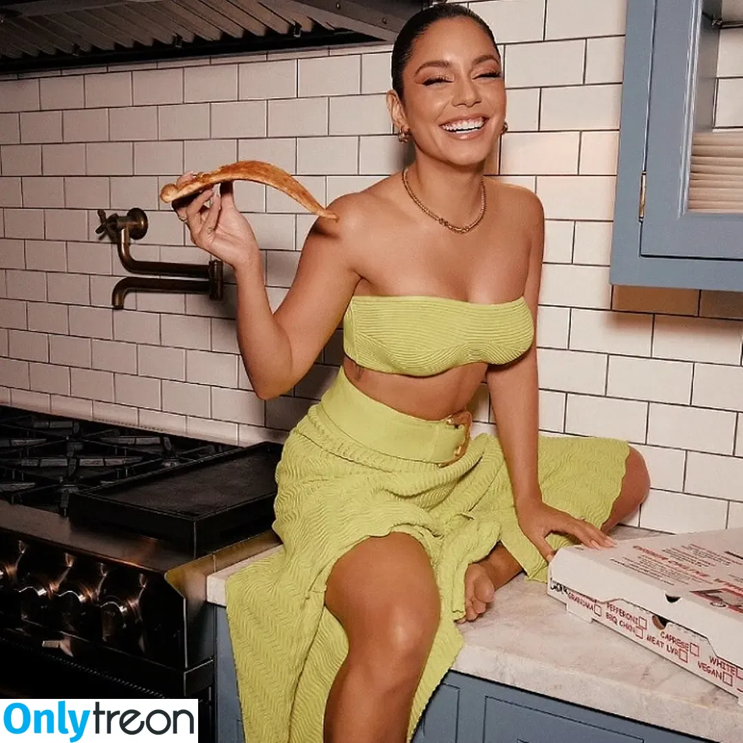 Vanessa Hudgens голая photo #0303 (VanessaHudgens)