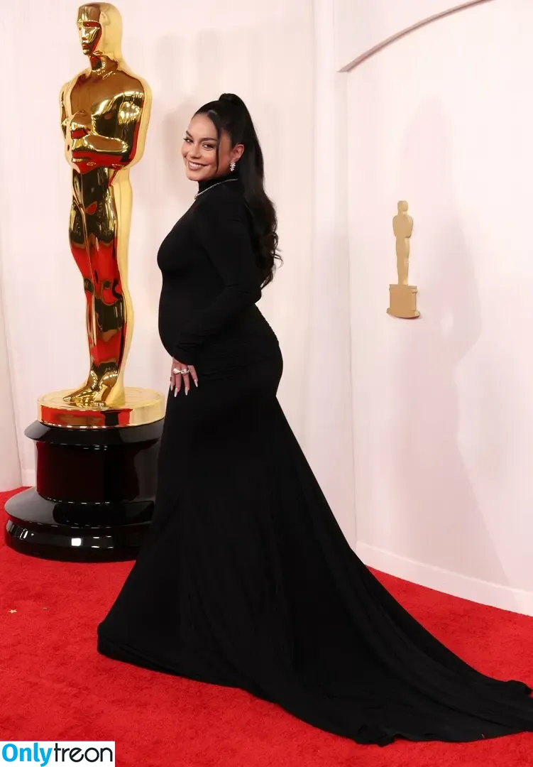 Vanessa Hudgens nude photo #0310 (VanessaHudgens)