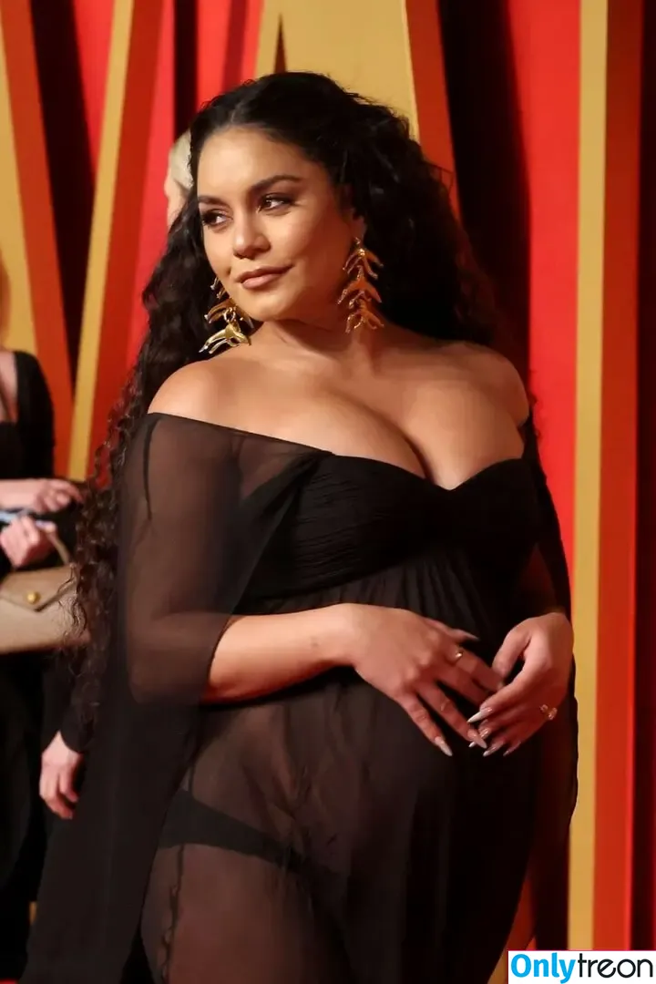 Vanessa Hudgens nude photo #0329 (VanessaHudgens)