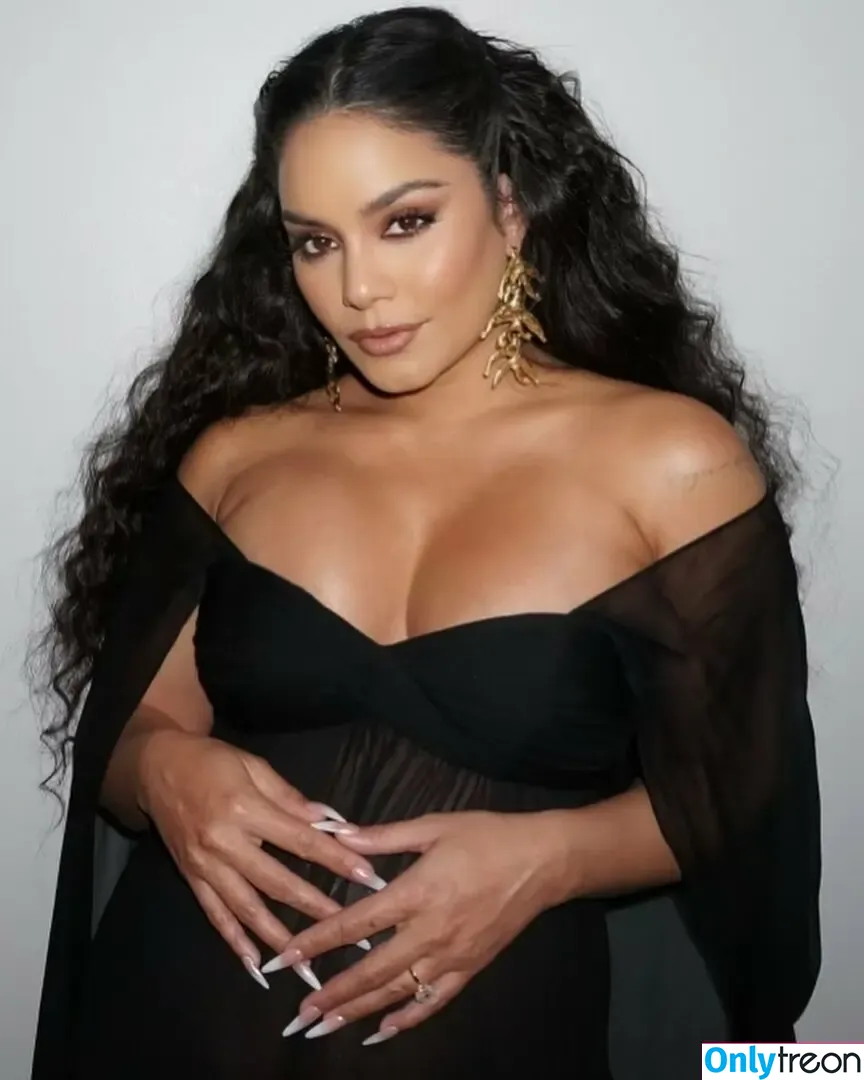 Vanessa Hudgens nude photo #0342 (VanessaHudgens)