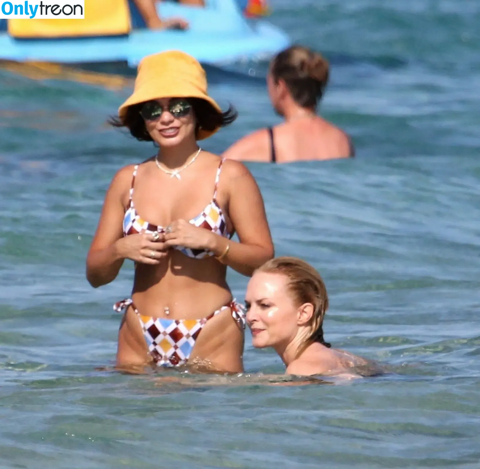 Vanessa Hudgens nude photo #0346 (VanessaHudgens)