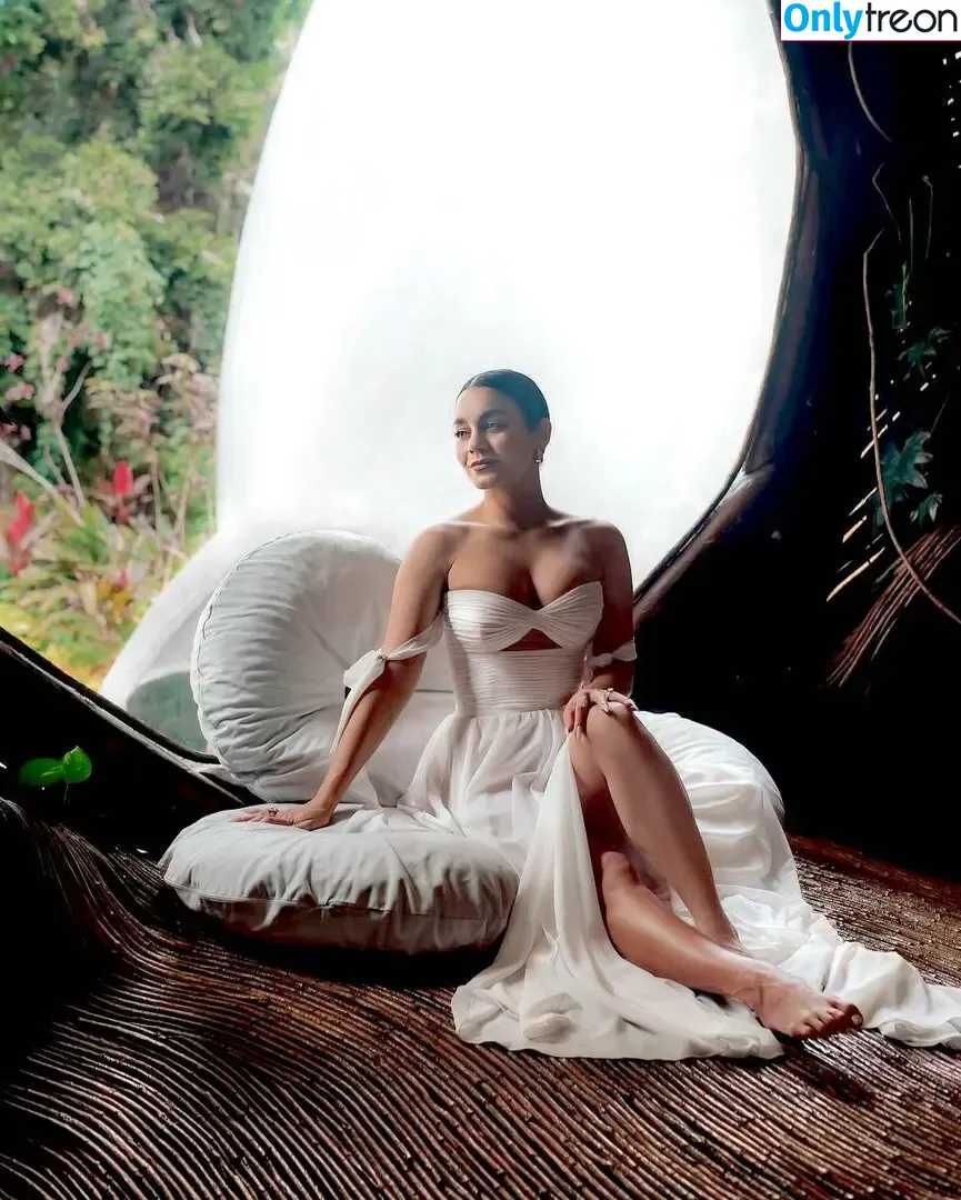 Vanessa Hudgens голая photo #0360 (VanessaHudgens)