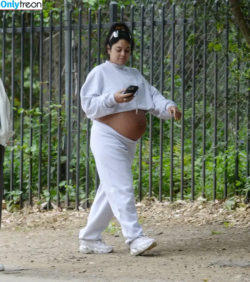 Vanessa Hudgens nude photo #0364 (VanessaHudgens)