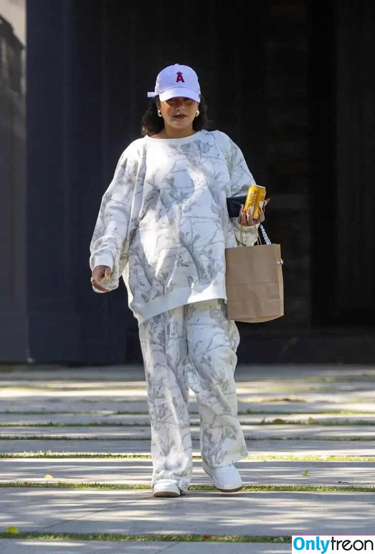 Vanessa Hudgens nude photo #0387 (VanessaHudgens)
