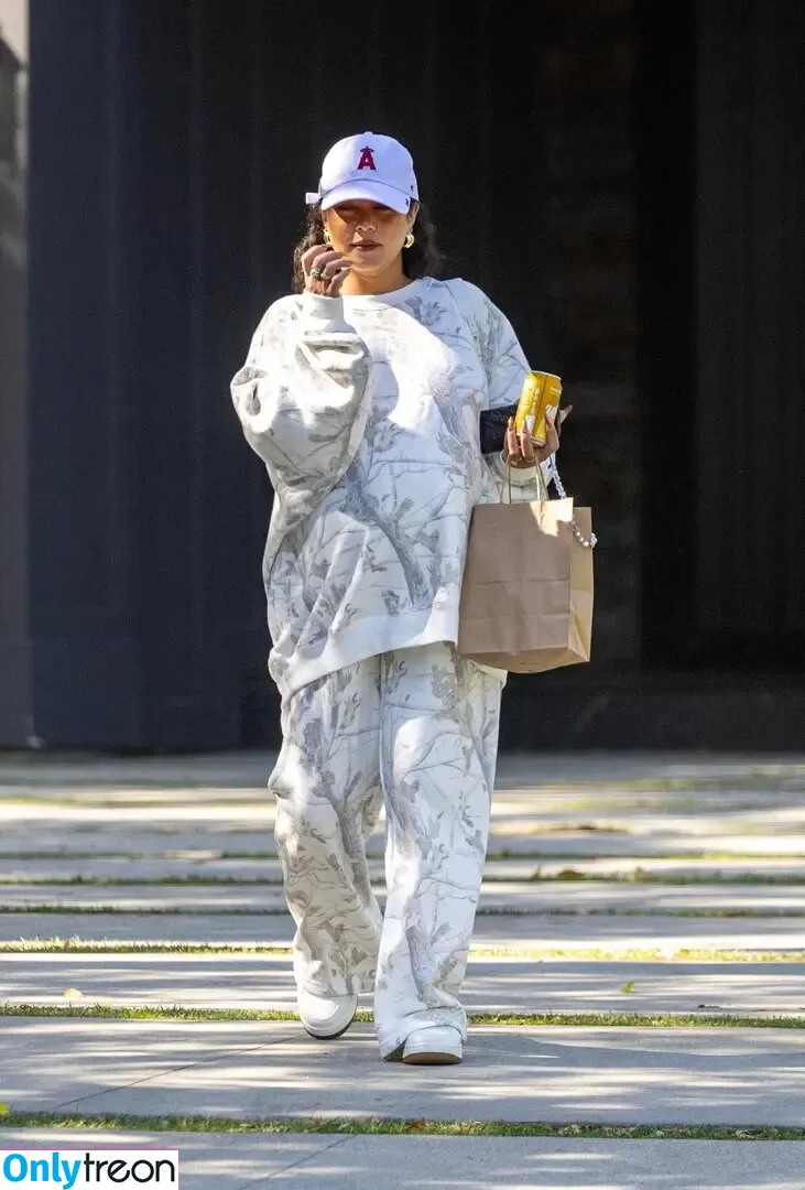 Vanessa Hudgens nude photo #0388 (VanessaHudgens)