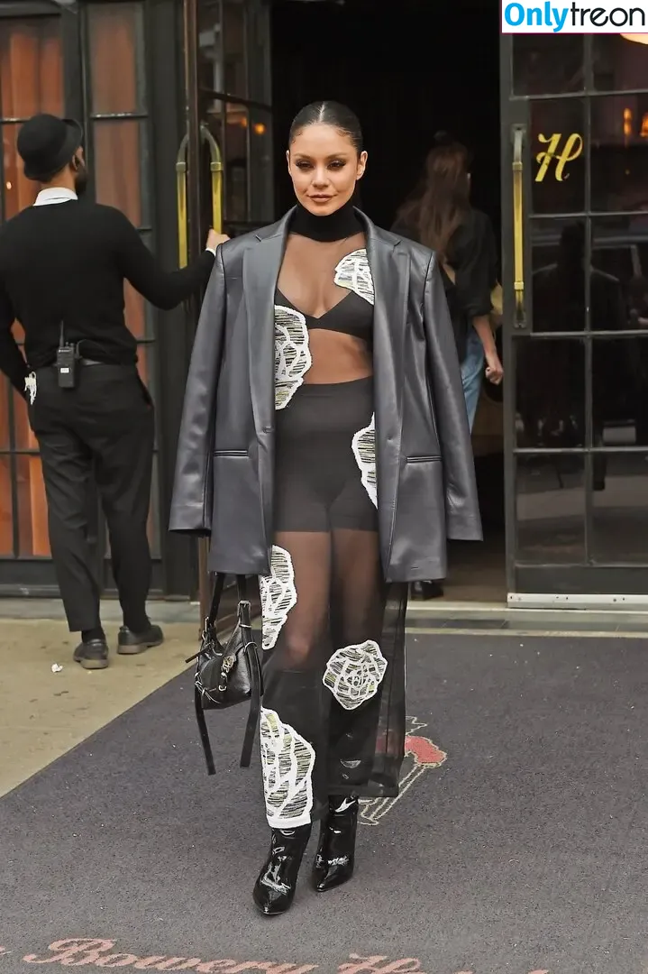 Vanessa Hudgens nude photo #0422 (VanessaHudgens)