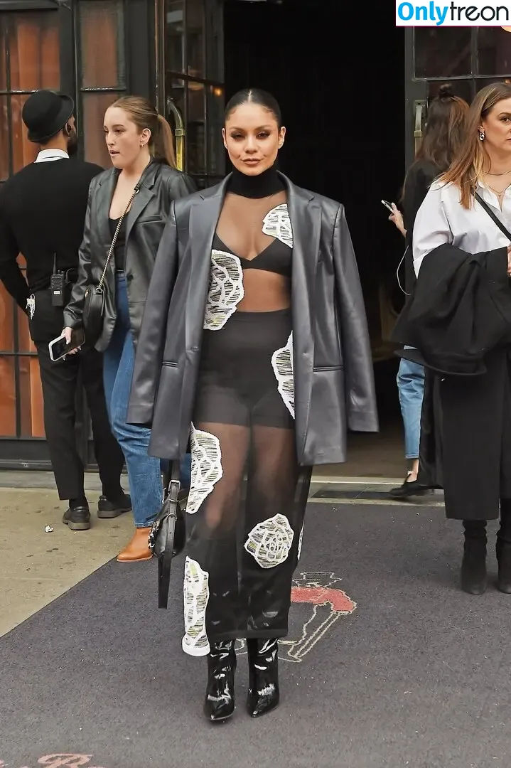 Vanessa Hudgens nude photo #0427 (VanessaHudgens)