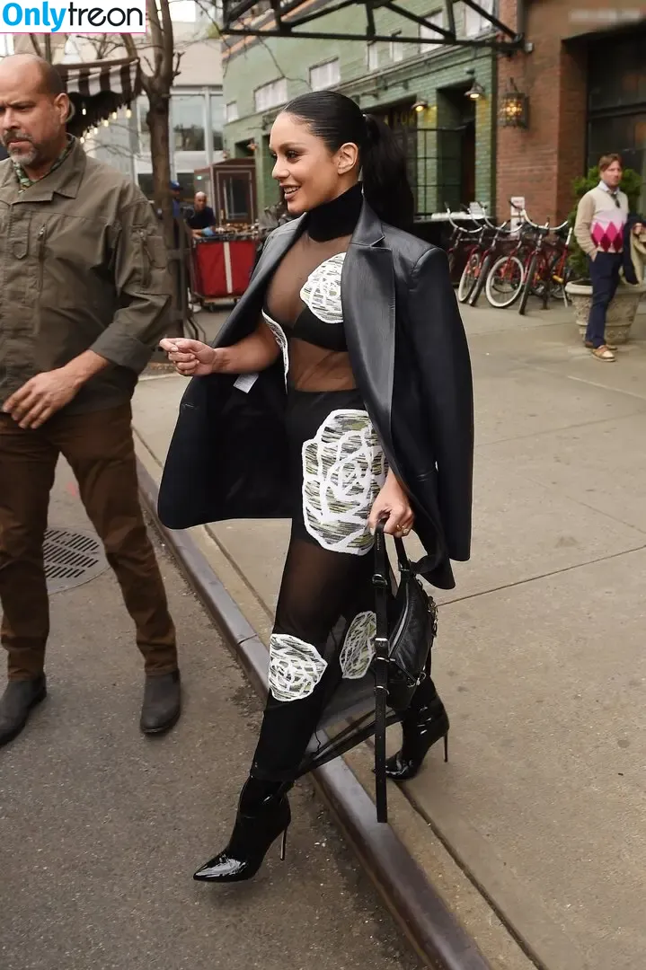 Vanessa Hudgens nude photo #0431 (VanessaHudgens)