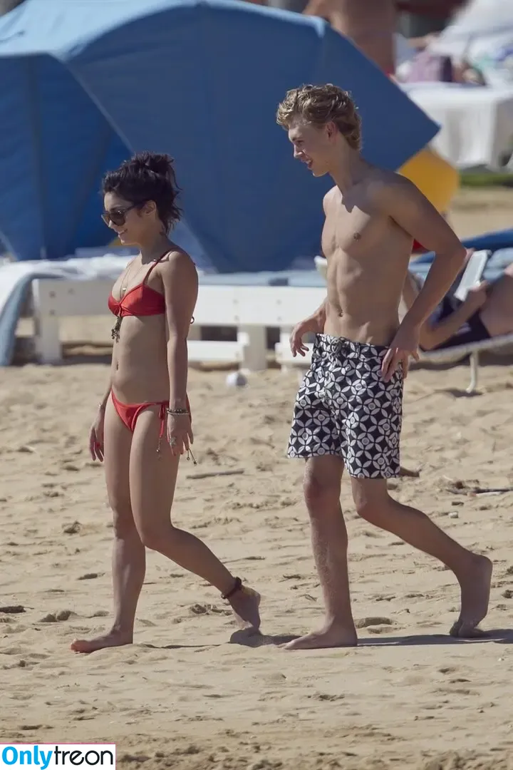 Vanessa Hudgens голая photo #0453 (VanessaHudgens)