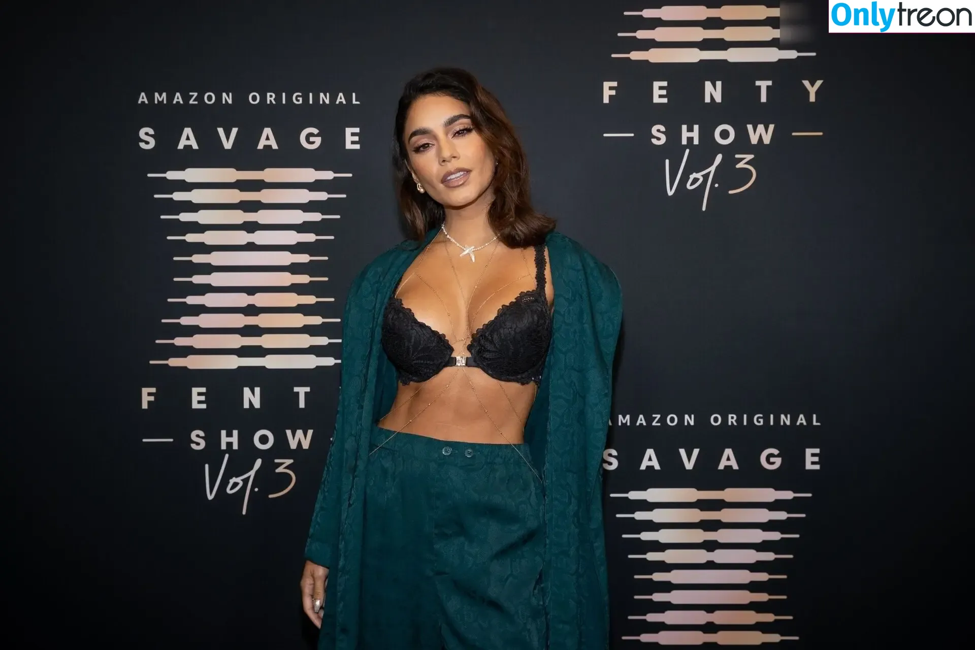 Vanessa Hudgens голая photo #0484 (VanessaHudgens)