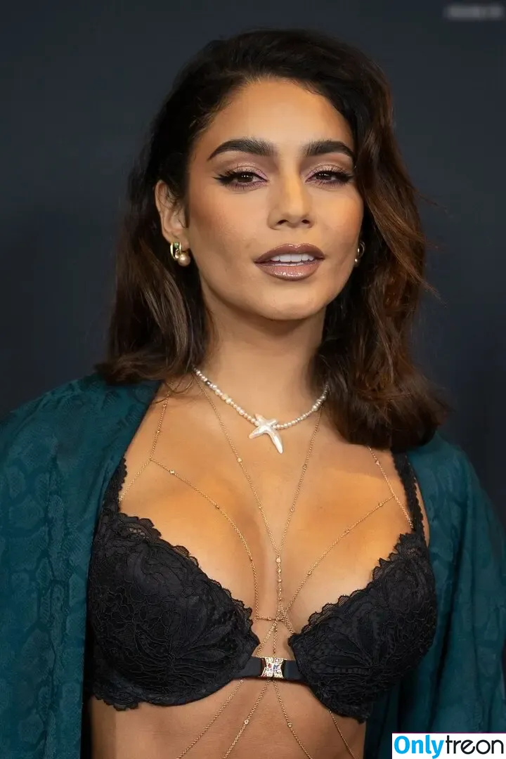Vanessa Hudgens голая photo #0492 (VanessaHudgens)