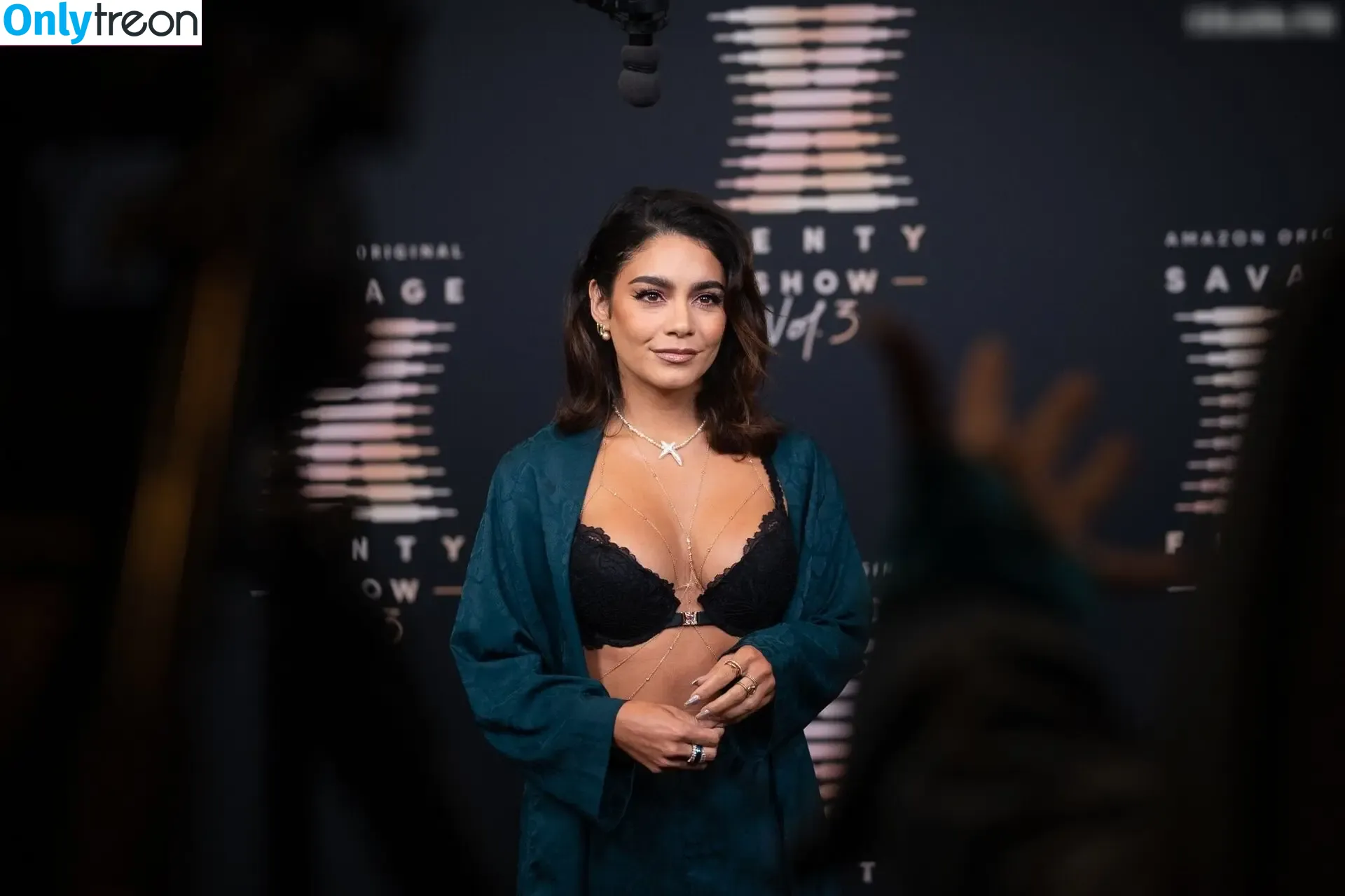 Vanessa Hudgens голая photo #0498 (VanessaHudgens)