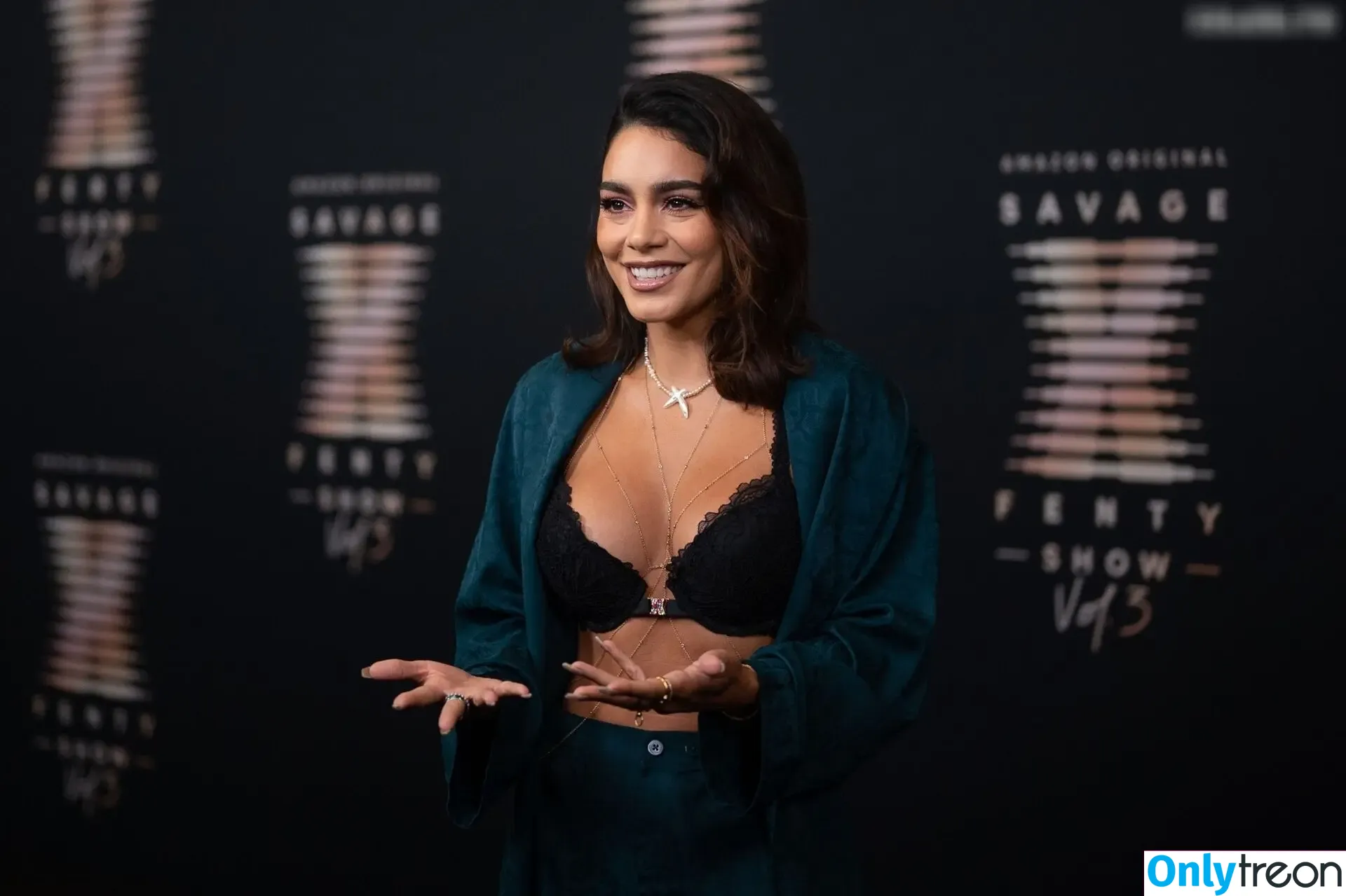 Vanessa Hudgens голая photo #0501 (VanessaHudgens)