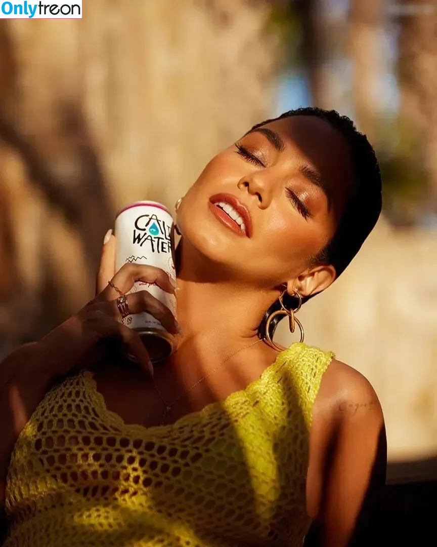 Vanessa Hudgens голая photo #0505 (VanessaHudgens)