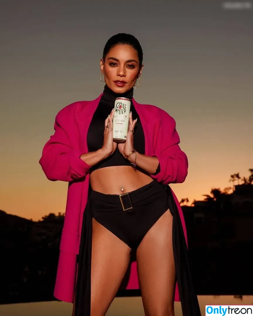 Vanessa Hudgens голая photo #0507 (VanessaHudgens)