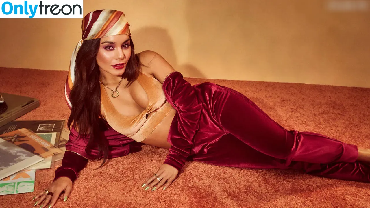 Vanessa Hudgens голая photo #0523 (VanessaHudgens)