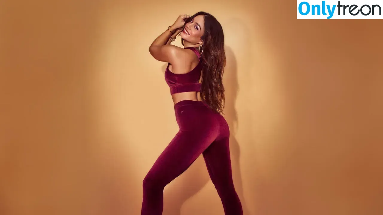 Vanessa Hudgens голая photo #0528 (VanessaHudgens)
