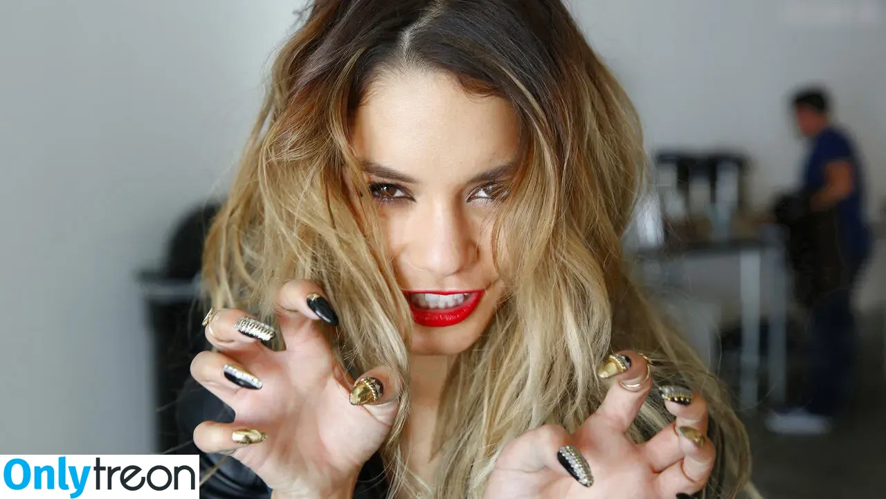Vanessa Hudgens голая photo #0541 (VanessaHudgens)