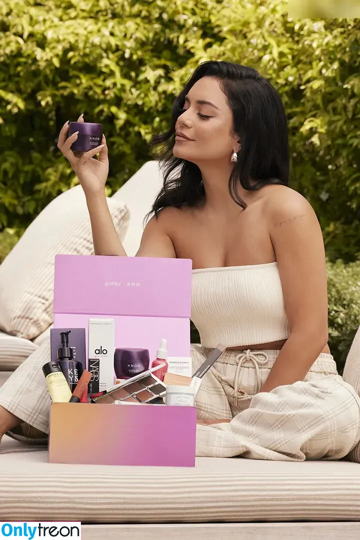 Vanessa Hudgens голая photo #0566 (VanessaHudgens)
