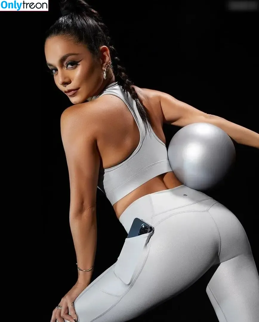 Vanessa Hudgens голая photo #0585 (VanessaHudgens)