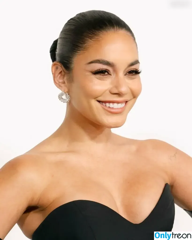 Vanessa Hudgens голая photo #0614 (VanessaHudgens)