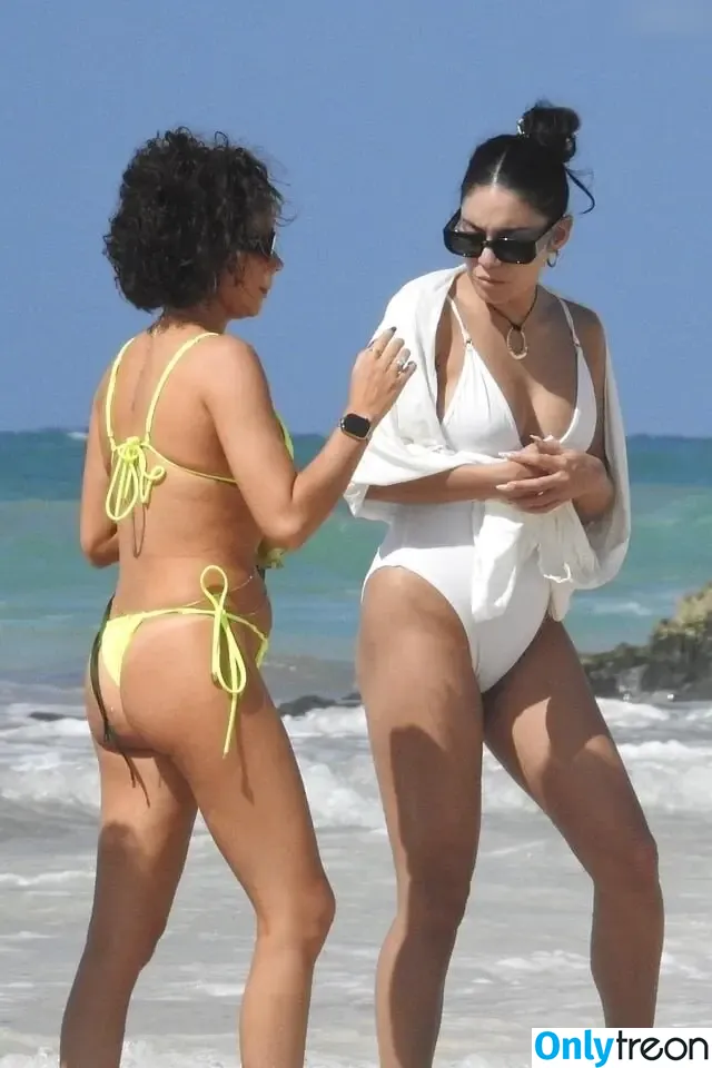 Vanessa Hudgens голая photo #0626 (VanessaHudgens)