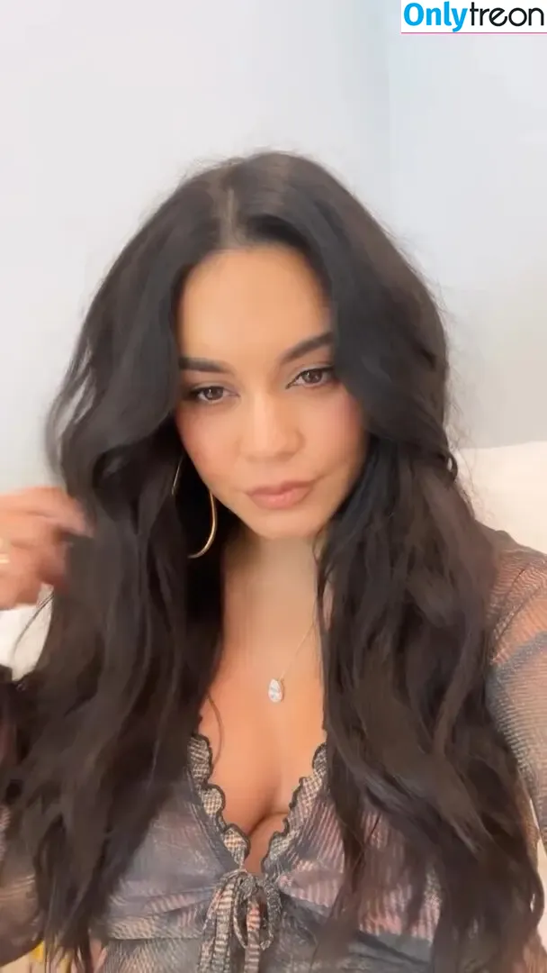 Vanessa Hudgens nude photo #0651 (VanessaHudgens)