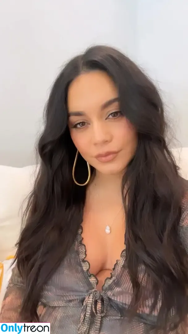 Vanessa Hudgens голая photo #0655 (VanessaHudgens)