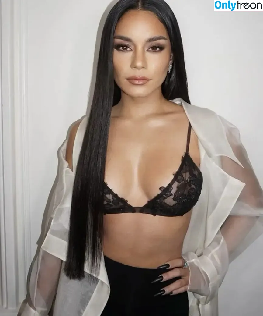 Vanessa Hudgens nude photo #0661 (VanessaHudgens)