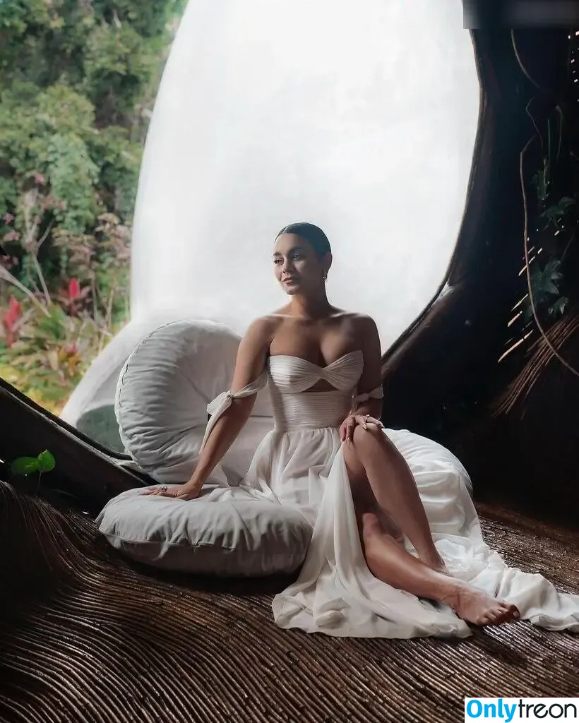 Vanessa Hudgens nude photo #0668 (VanessaHudgens)