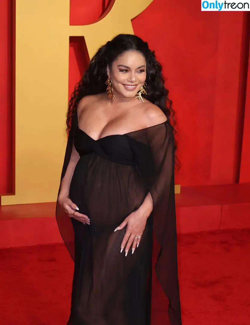 Vanessa Hudgens nude photo #0679 (VanessaHudgens)