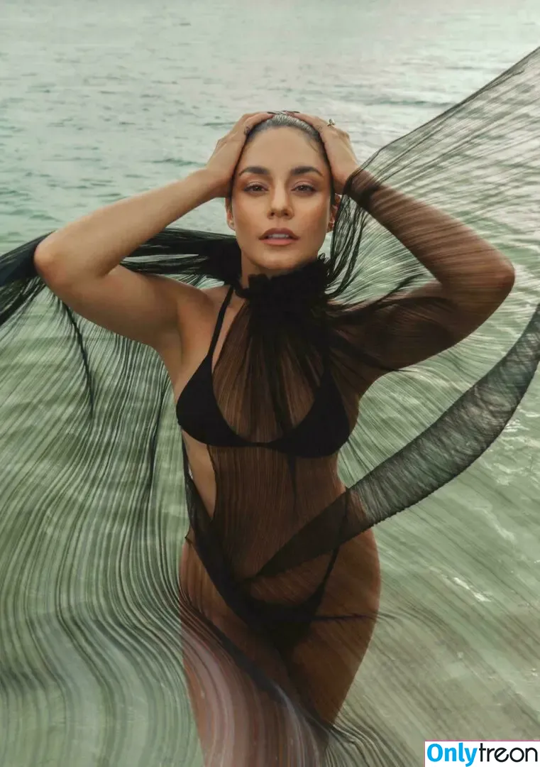 Vanessa Hudgens nude photo #0705 (VanessaHudgens)