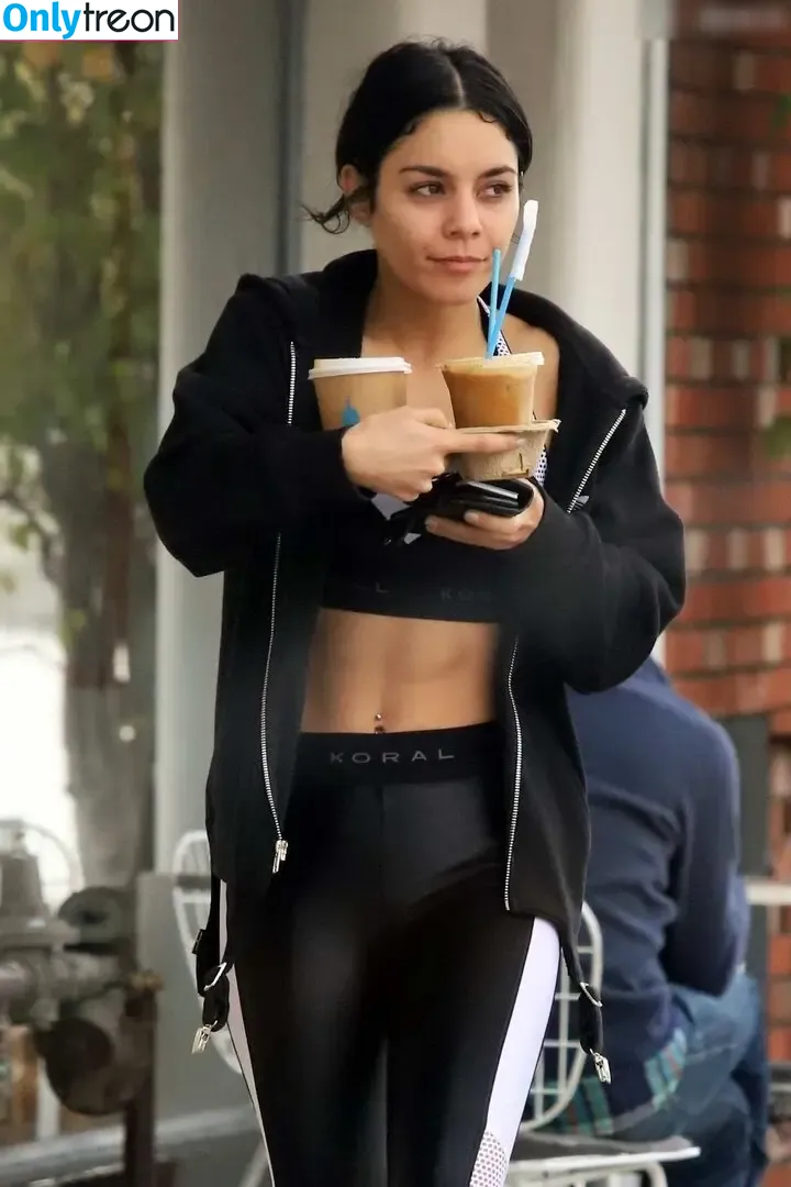 Vanessa Hudgens голая photo #0714 (VanessaHudgens)