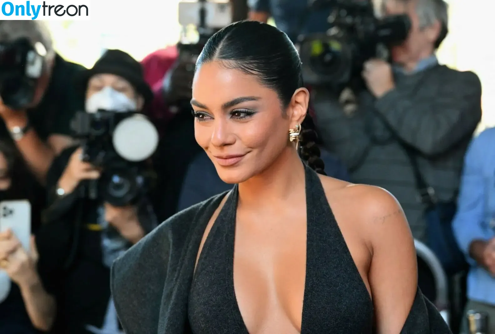 Vanessa Hudgens голая photo #0727 (VanessaHudgens)