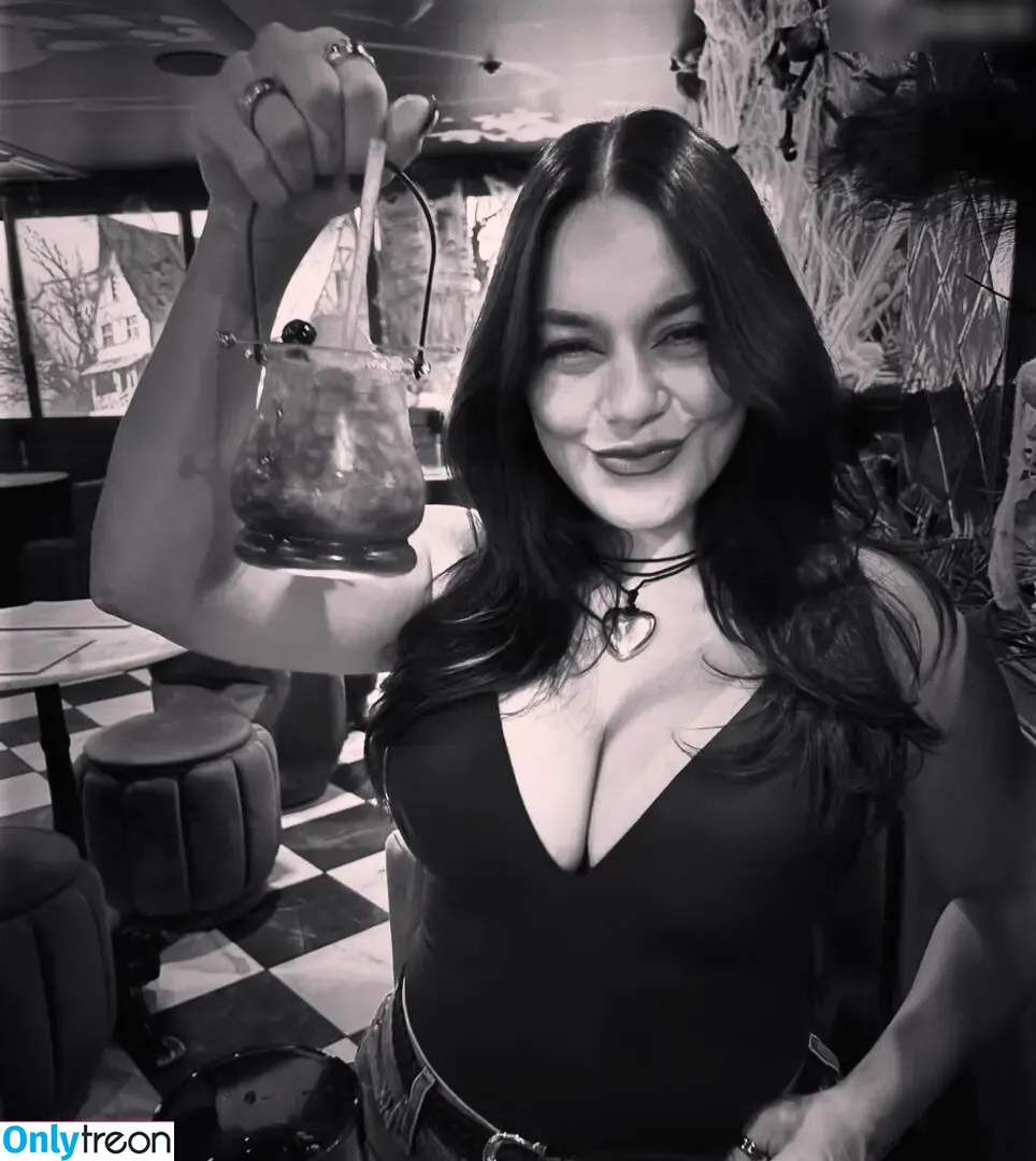 Vanessa Hudgens nude photo #0754 (VanessaHudgens)